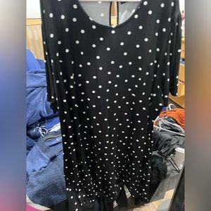 ASOS DESIGN Curve mini tea dress in black based spot size 26